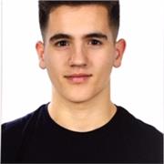 ESTUDIANTE DE INGENIERÍA, AYUDANDO A ESTUDIANTES DE BACHILLERATO